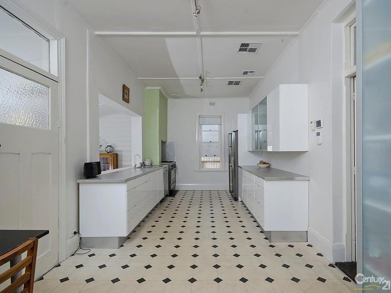 11 Roberts Street, Birkenhead SA 5015