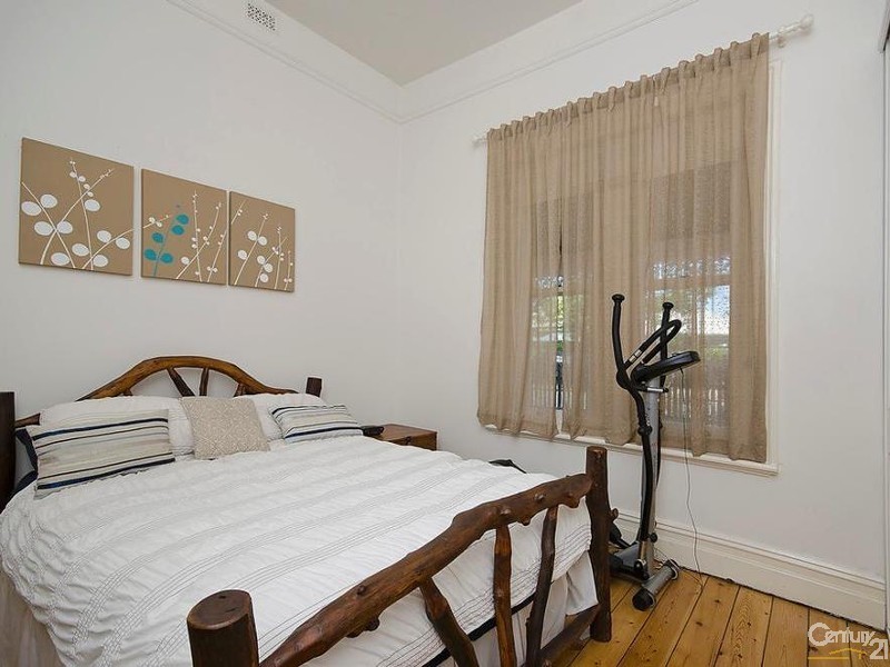 11 Roberts Street, Birkenhead SA 5015