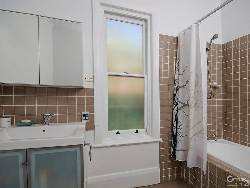 11 Roberts Street, Birkenhead SA 5015