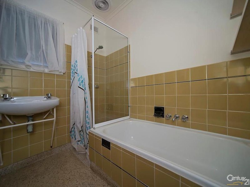 4 Wyreema Street, Largs North SA 5016