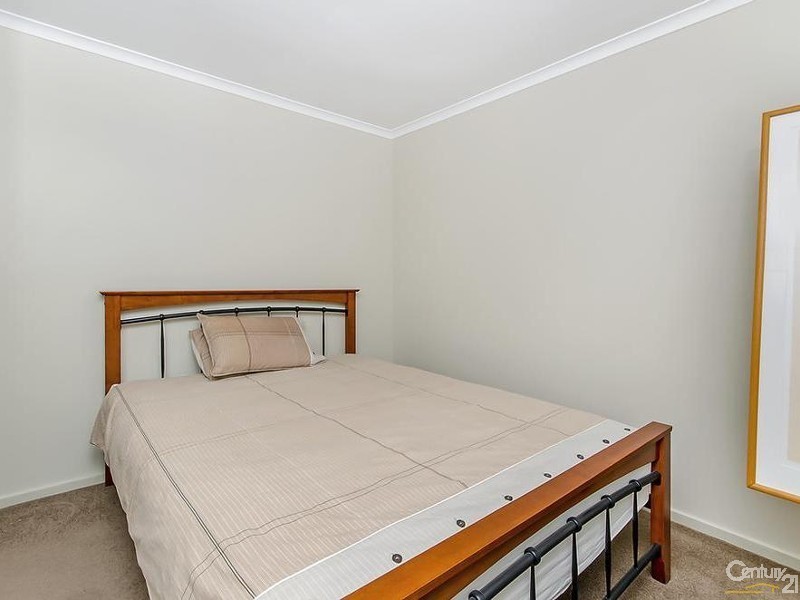 2/10B Lancaster Drive, North Haven SA 5018