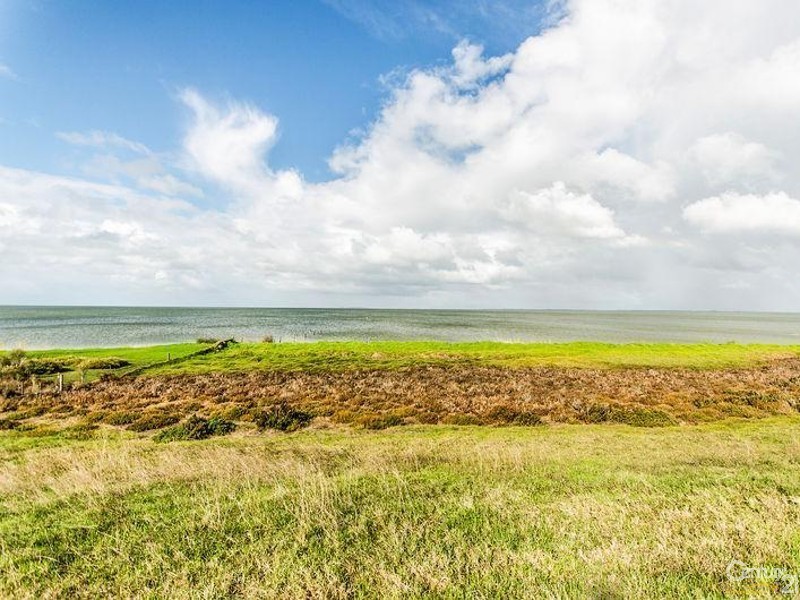 41 Lake Road, Milang SA 5256