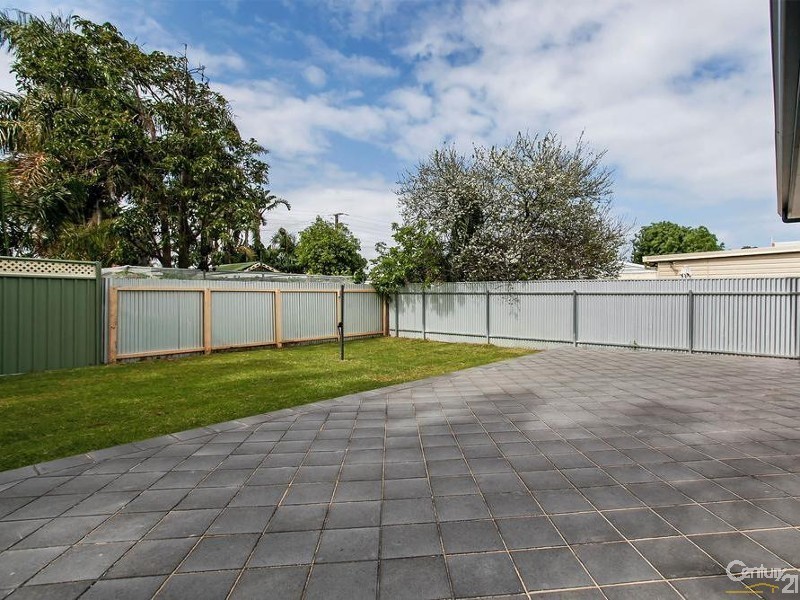 24 Hanson Street, Semaphore SA 5019