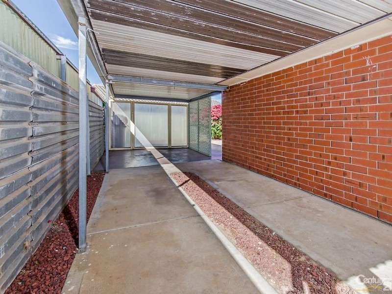 2/10B Lancaster Drive, North Haven SA 5018