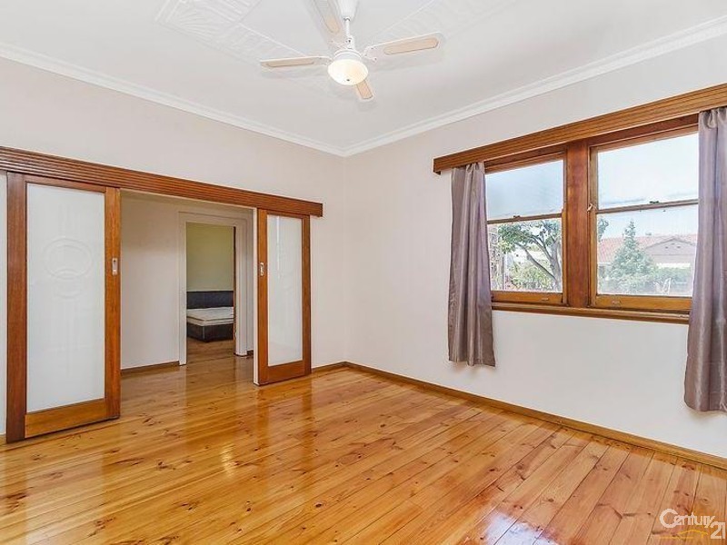 33 Balranald Avenue, Largs Bay SA 5016