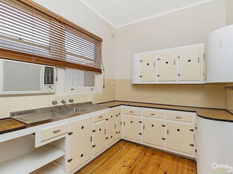 33 Balranald Avenue, Largs Bay SA 5016