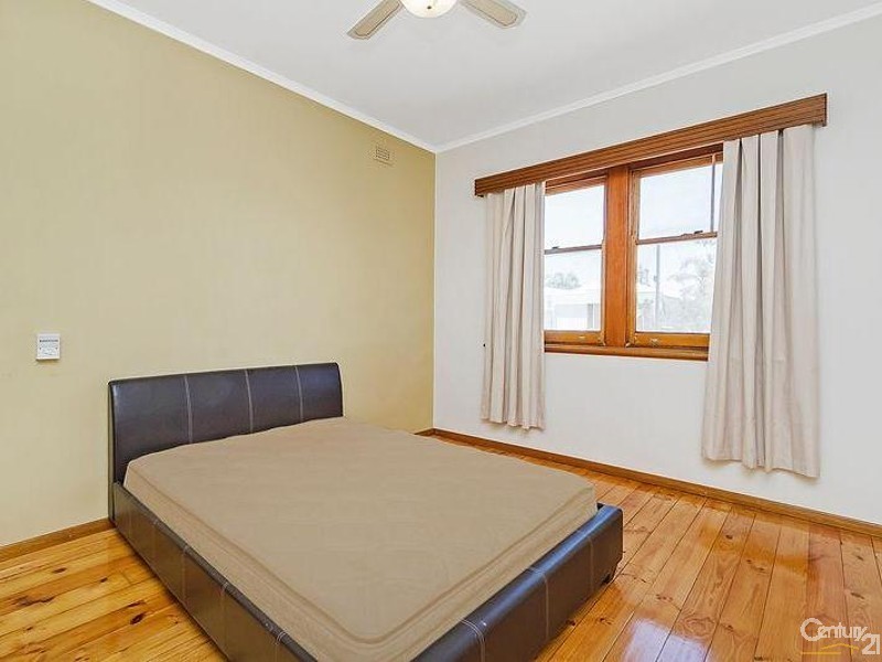 33 Balranald Avenue, Largs Bay SA 5016
