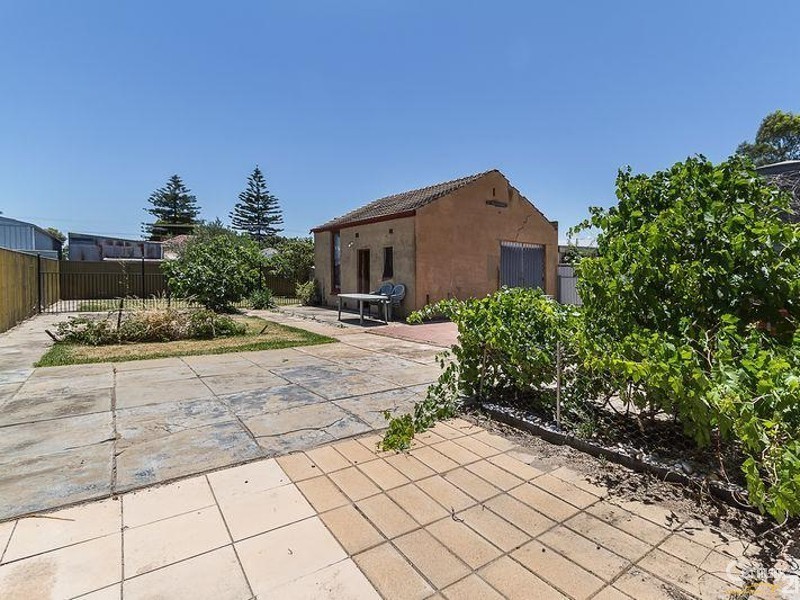 33 Balranald Avenue, Largs Bay SA 5016