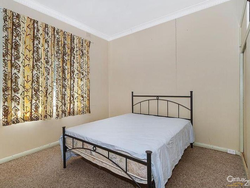 18 Bucknall Road, Glanville SA 5015