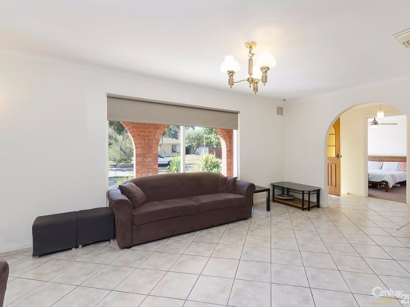 9 Woolaston Road, Salisbury Downs SA 5108