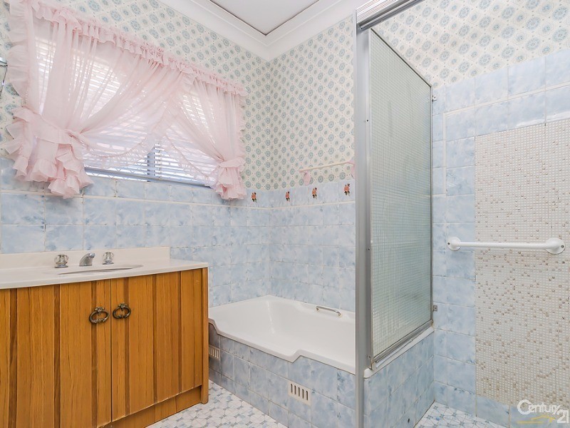 43 Maidos Grove, Valley View SA 5093