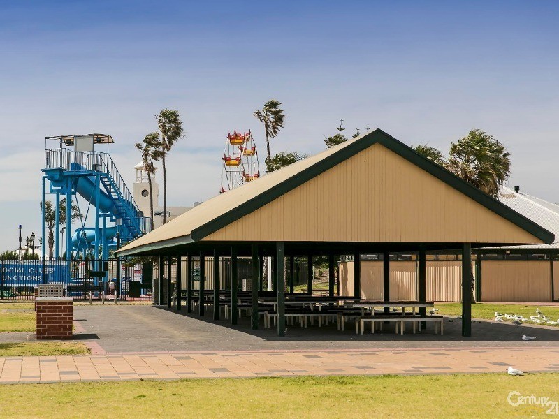 2/232 Military Road, Semaphore SA 5019