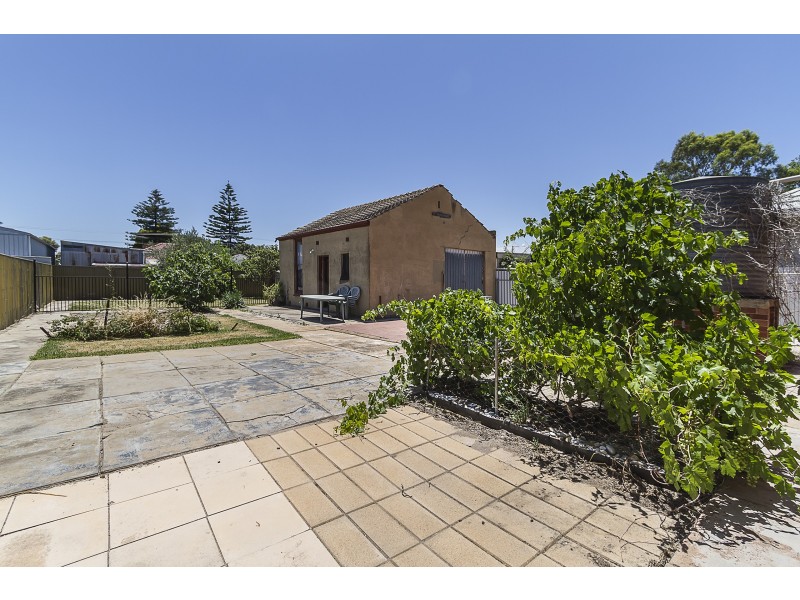 33 Balranald Avenue, Largs Bay SA 5016