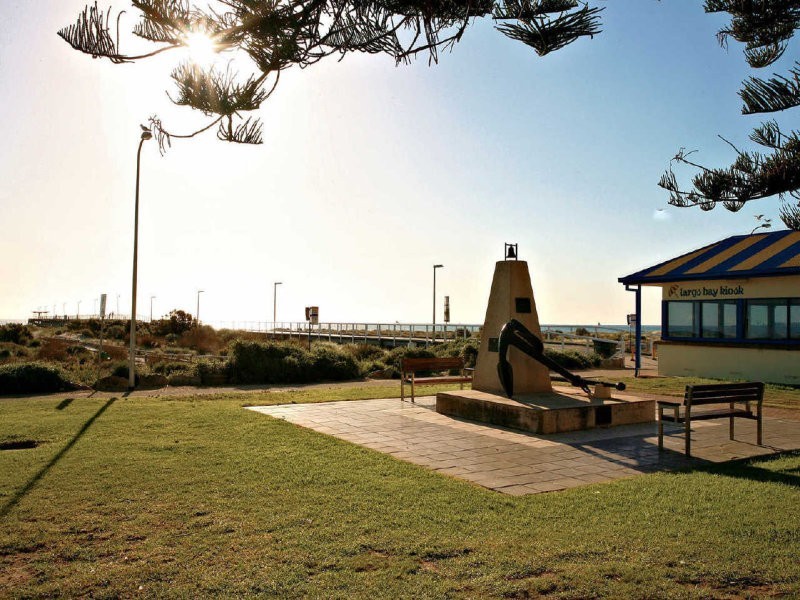 33 Balranald Avenue, Largs Bay SA 5016