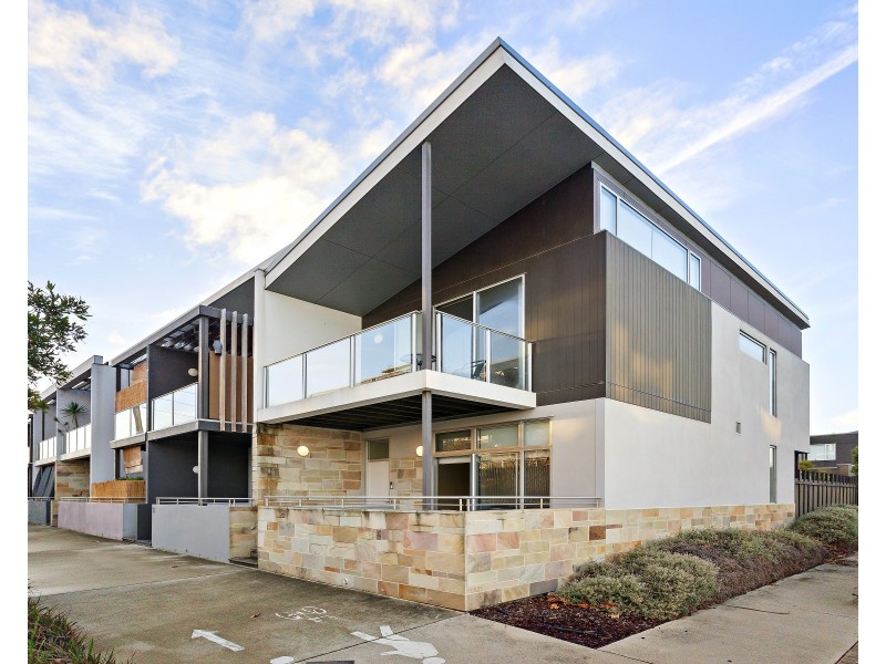 1 Kudlyo Close, New Port SA 5015