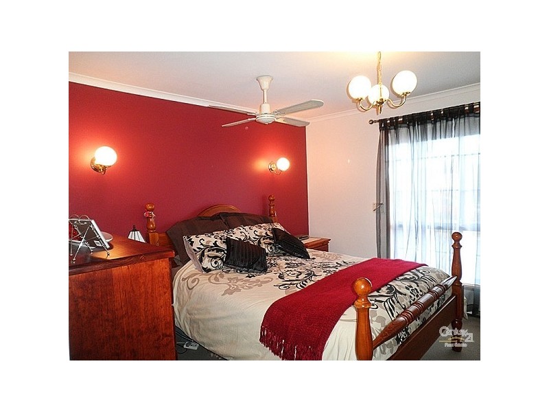 13 Lyons Circuit, Trott Park SA 5158