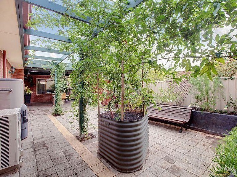 2/ 18 Peroomba Avenue, Kensington Gardens SA 5068