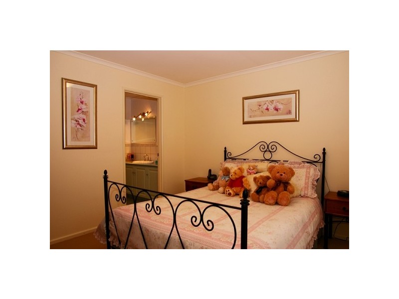 27 Kirk Street, Redwood Park SA 5097