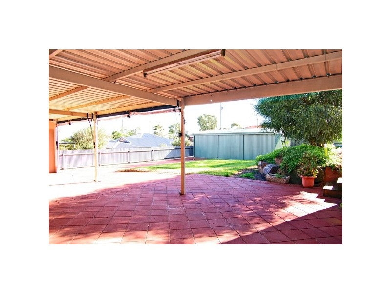 18 Abelia Street, Para Vista SA 5093