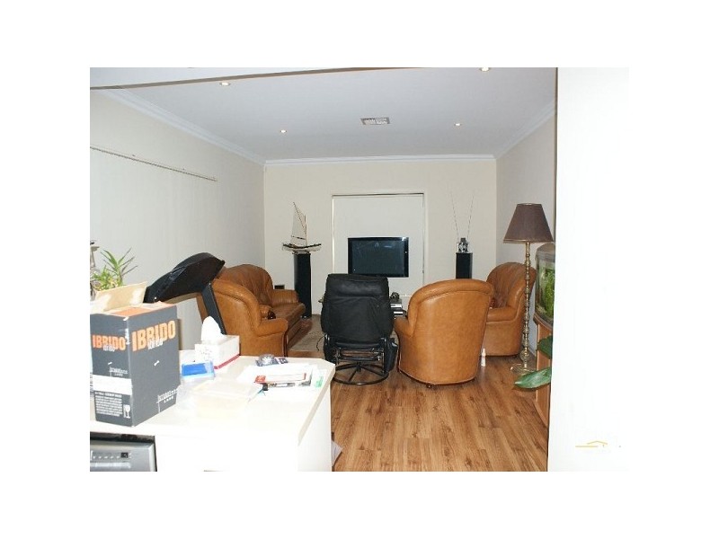 38 Lakefield Cres, Mawson Lakes SA 5095