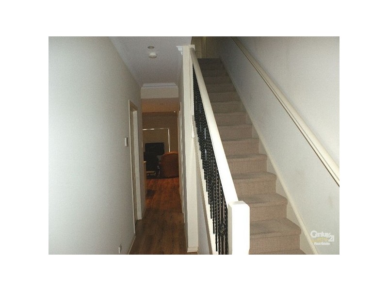 38 Lakefield Cres, Mawson Lakes SA 5095