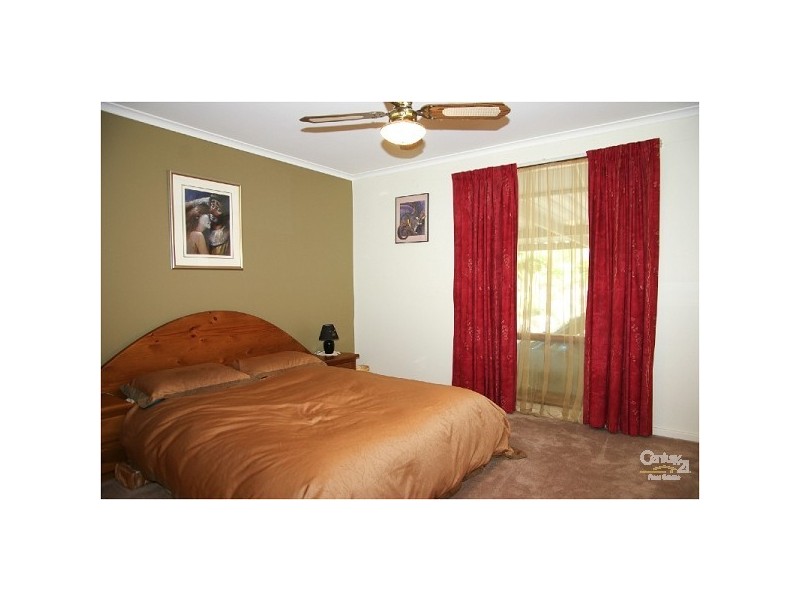 1 Eva Ave, Redwood Park SA 5097