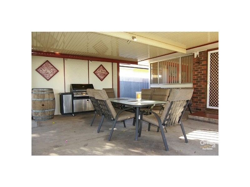 35 Warren Rd, Para Hills West SA 5096