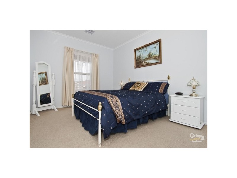 17 Oregan Cr, St Agnes SA 5097