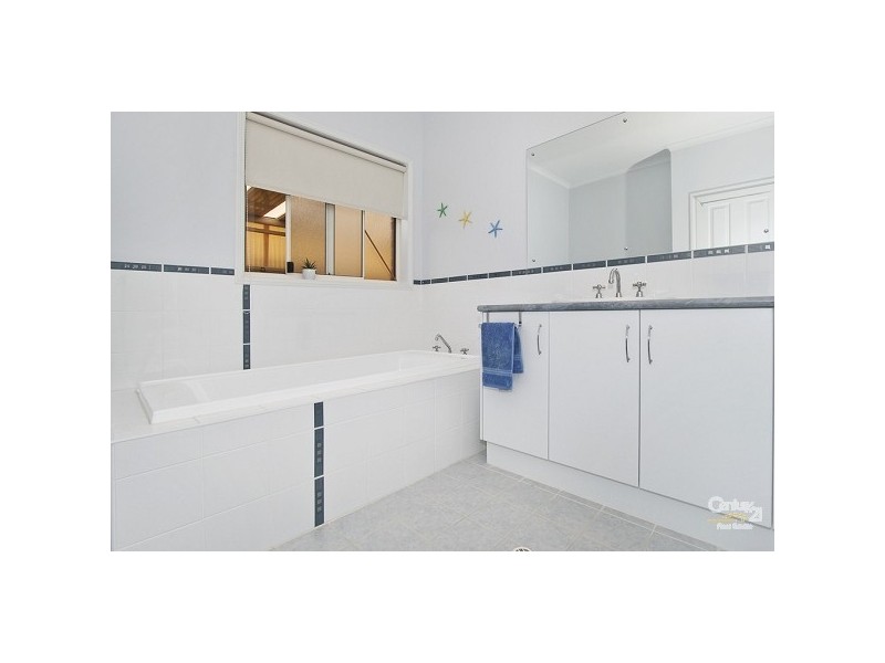 17 Oregan Cr, St Agnes SA 5097