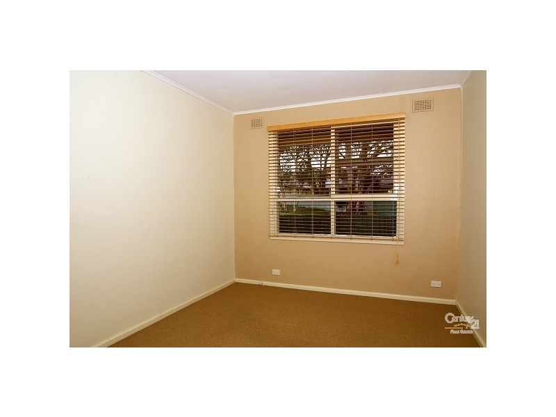 9 Sandland Ave, Ridgehaven SA 5097