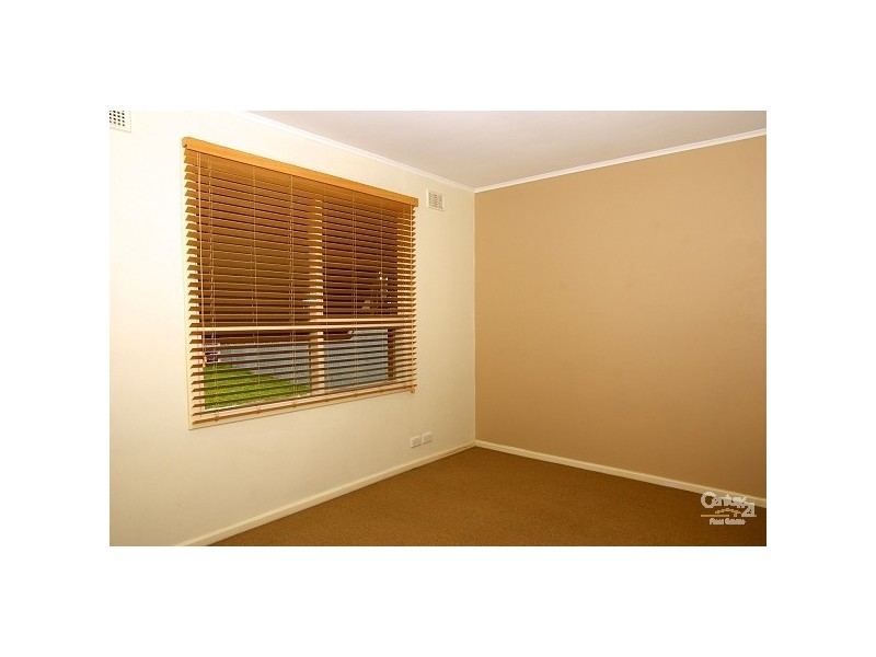 9 Sandland Ave, Ridgehaven SA 5097