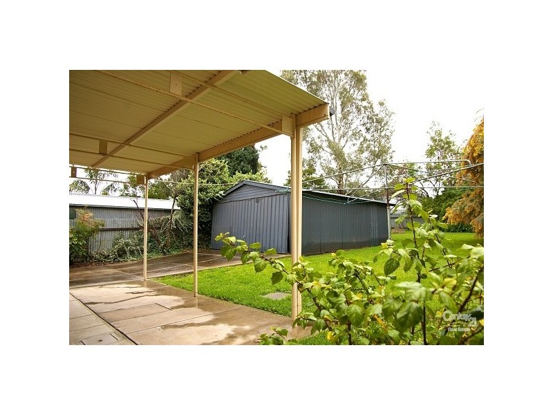 9 Sandland Ave, Ridgehaven SA 5097