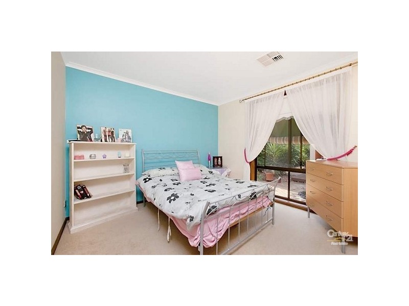 9 Lithgow Court, Redwood Park SA 5097