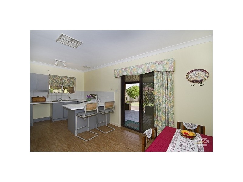 39 Londonderry Ave, Salisbury Downs SA 5108