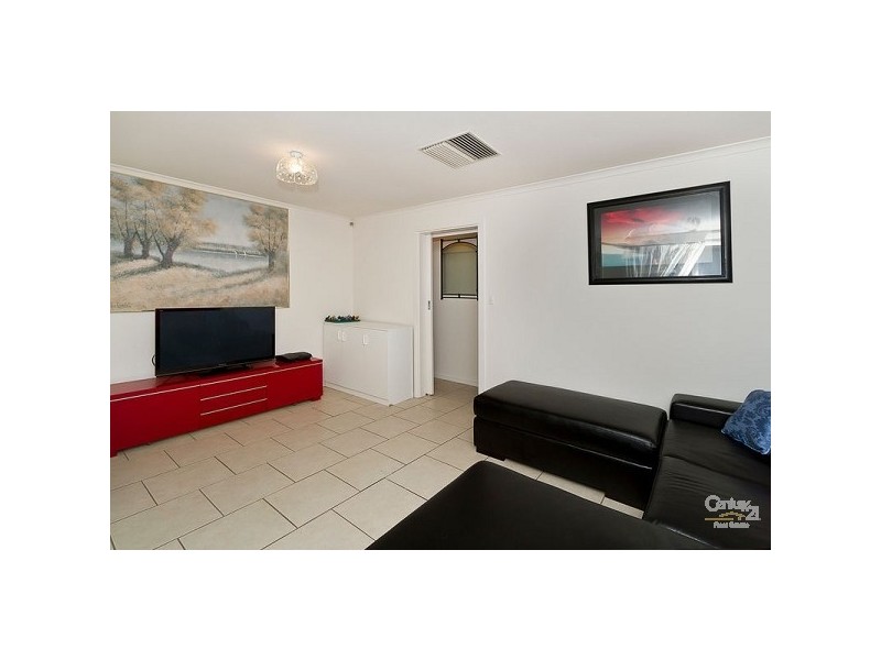 23 Sturt Rd, Valley View SA 5093