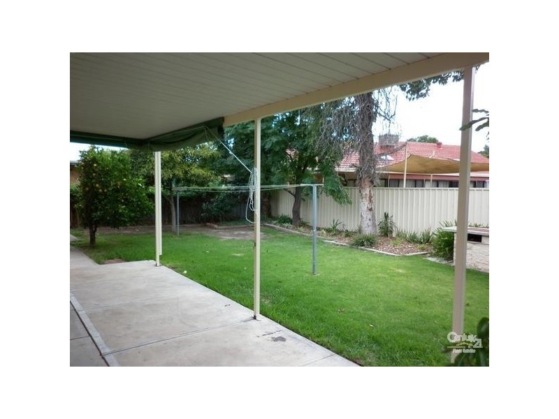 8 Wahroonga Avenue, Valley View SA 5093