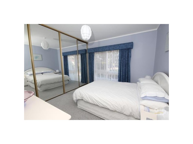 10 Folkstone Street, Para Hills SA 5096