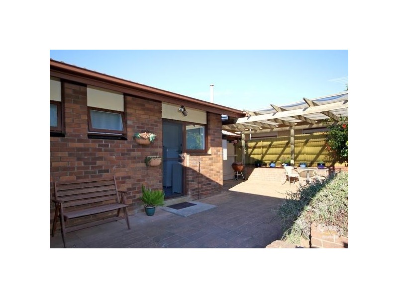 10 Folkstone Street, Para Hills SA 5096