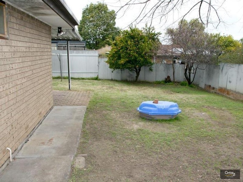 15 McPharlin Ave, Redwood Park SA 5097