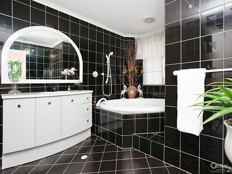 12 Pioneer Ct, Salisbury Heights SA 5109