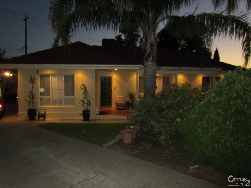 4 Clayton Crescent, Para Hills SA 5096