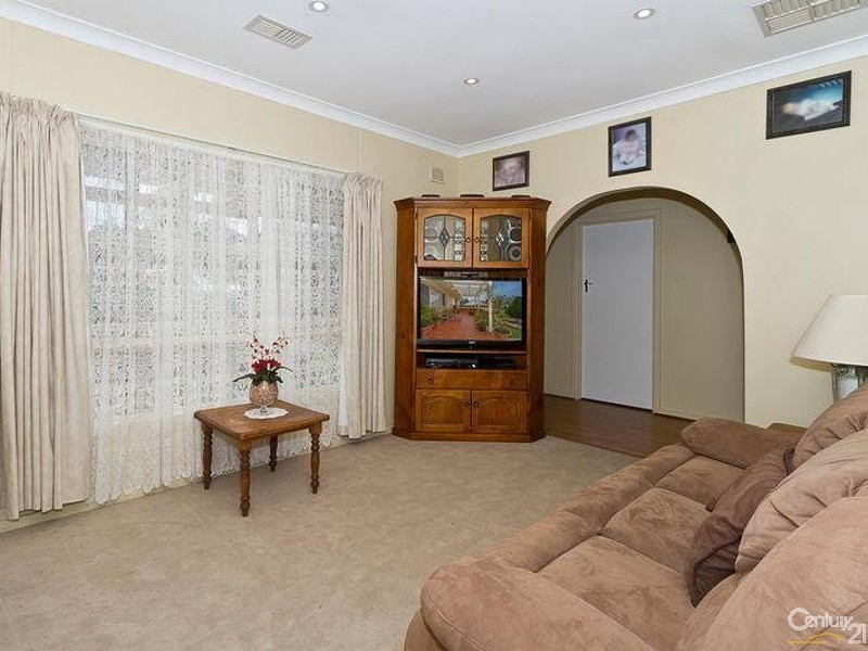 4 Clayton Crescent, Para Hills SA 5096