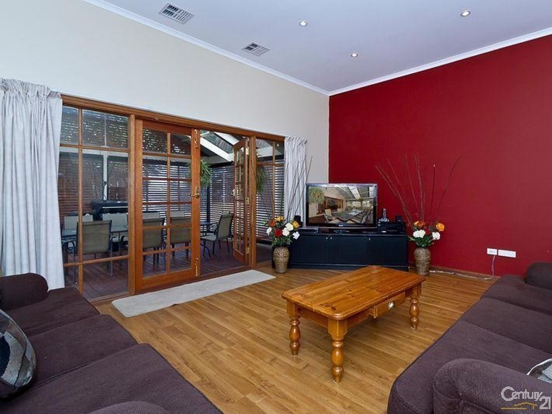 4 Clayton Crescent, Para Hills SA 5096