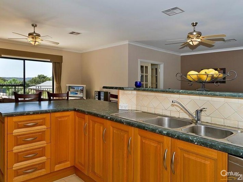 6 Olde Coach Road, Greenwith SA 5125