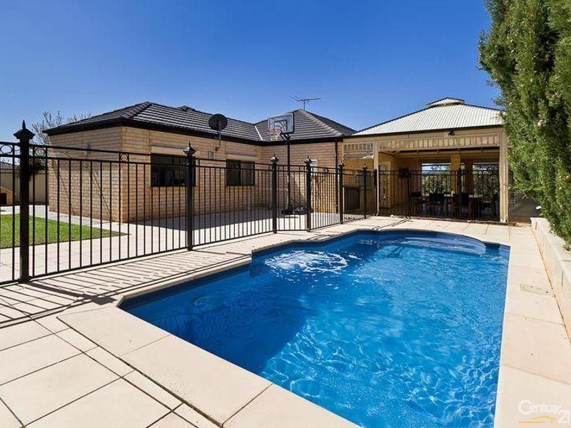 6 Olde Coach Road, Greenwith SA 5125