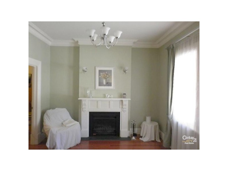 4 William St, Houghton SA 5131