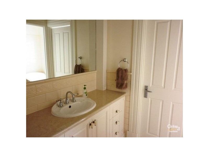 4 William St, Houghton SA 5131