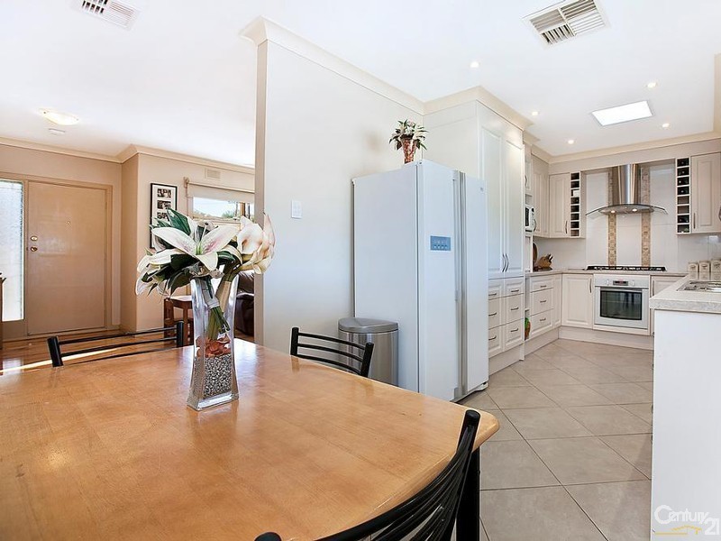 25 Kym Avenue, Valley View SA 5093