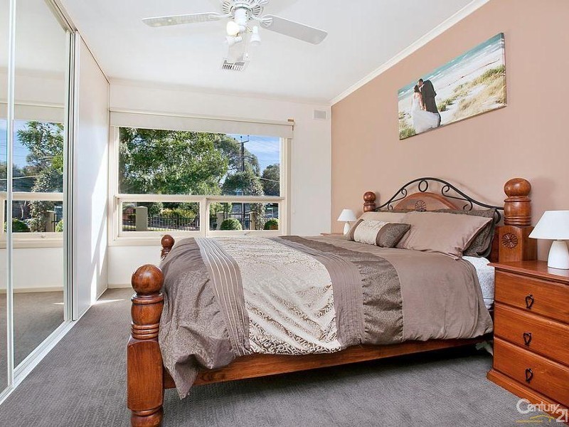 25 Kym Avenue, Valley View SA 5093