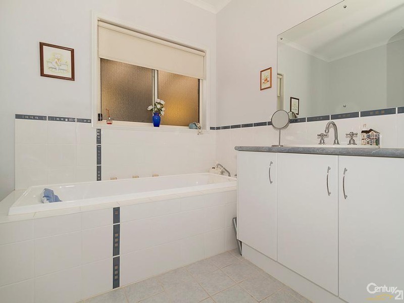 17 Oregan Crescent, St Agnes SA 5097